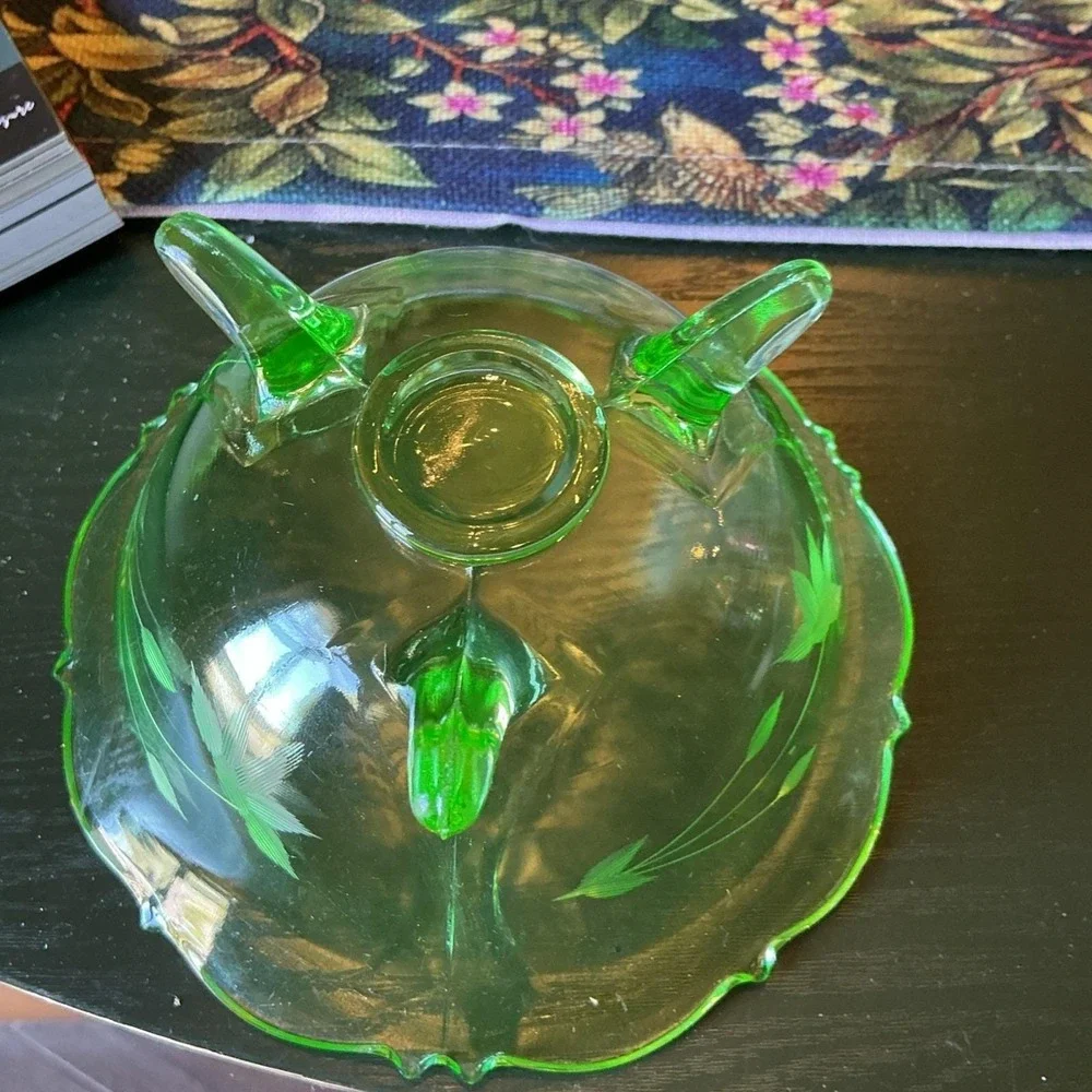 Lancaster uranium glass